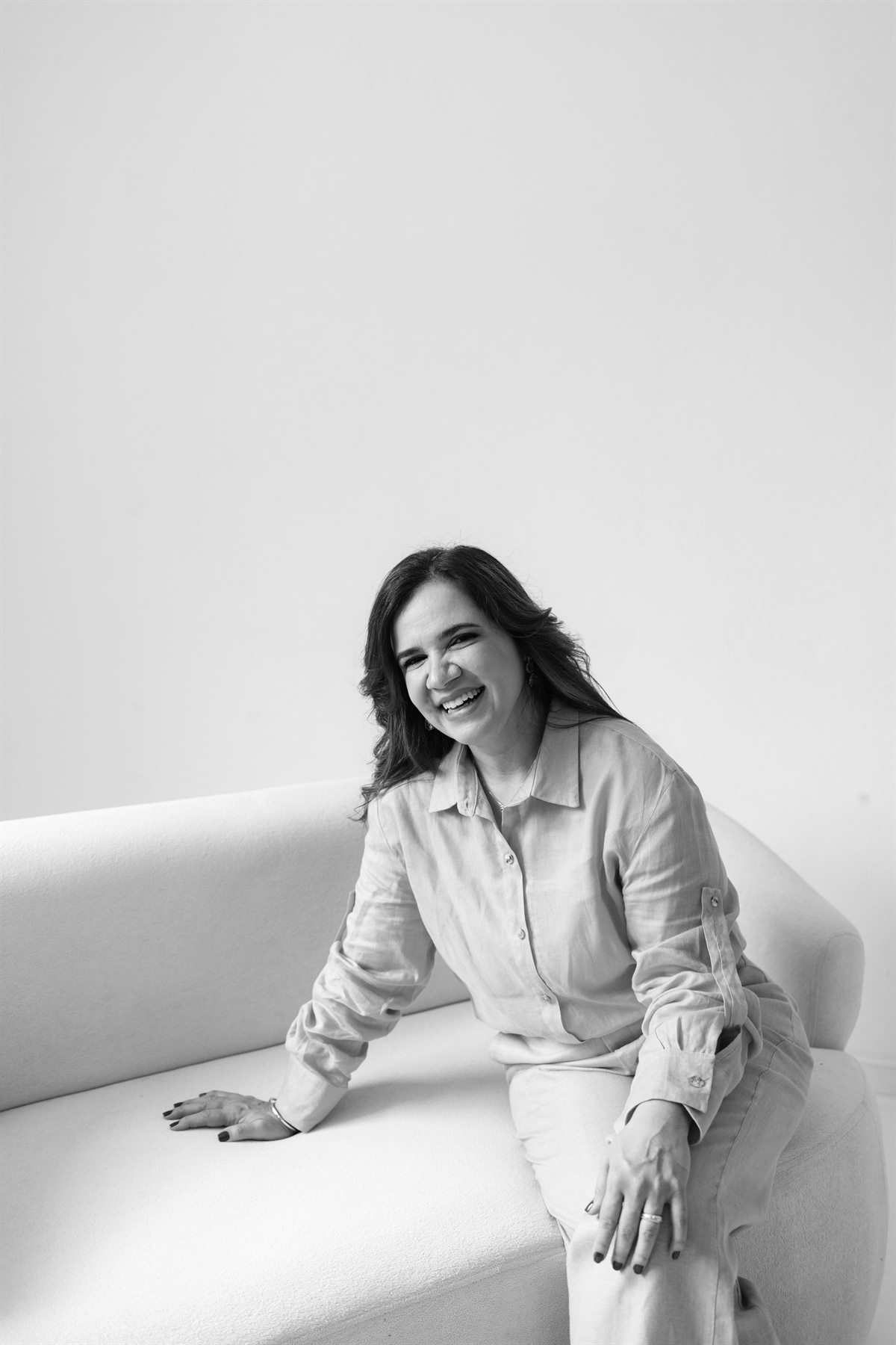 Dra. Carolina Amorim no consultório do Instituto Íntimo